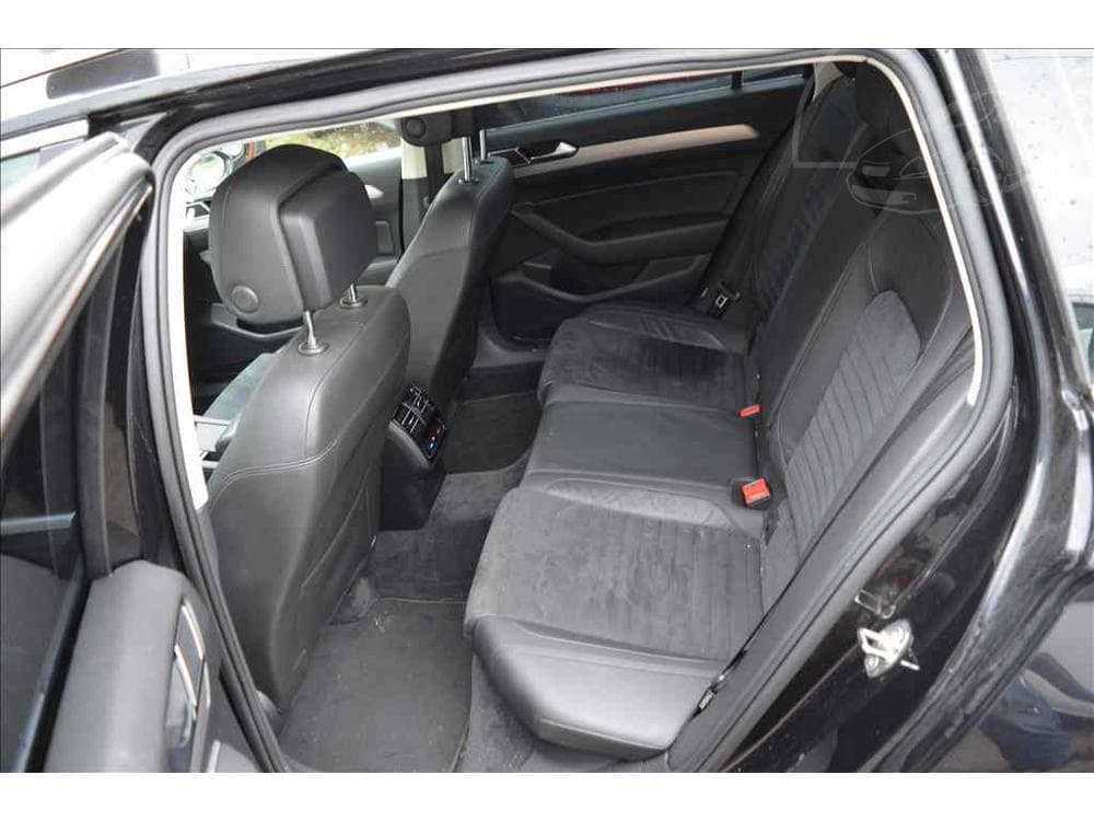 2017 Volkswagen PASSAT - 37