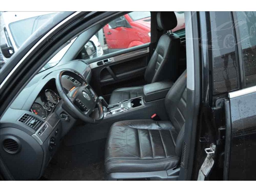 2008 Volkswagen Touareg - 25