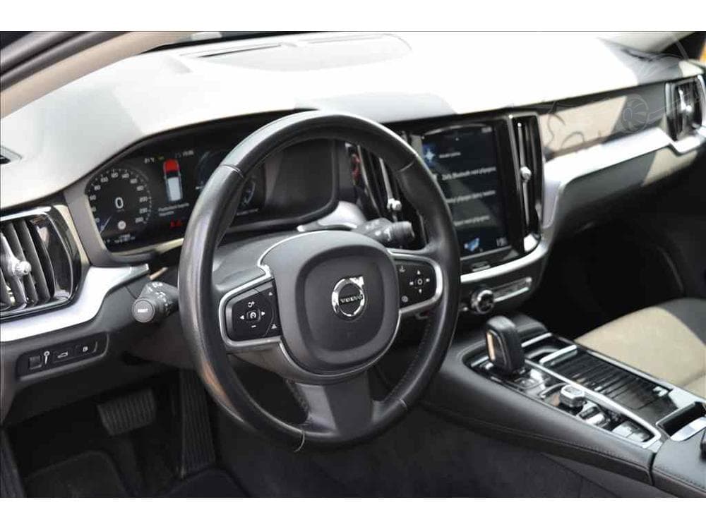 2020 Volvo V60 - 13
