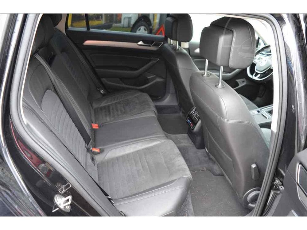 2017 Volkswagen PASSAT - 43