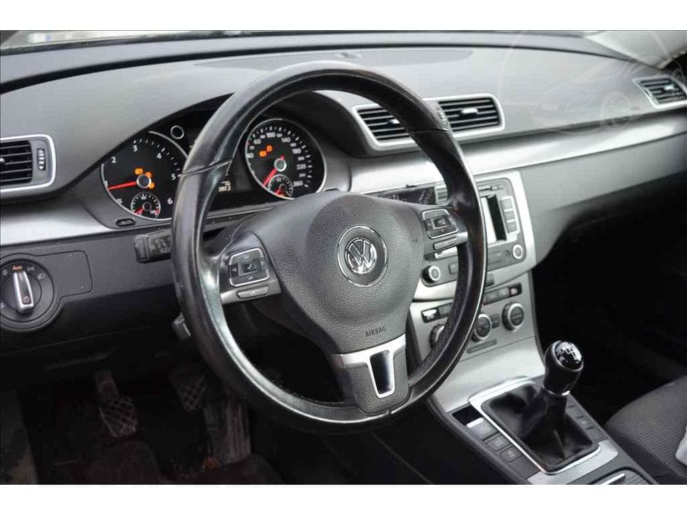 2012 Volkswagen PASSAT - 18