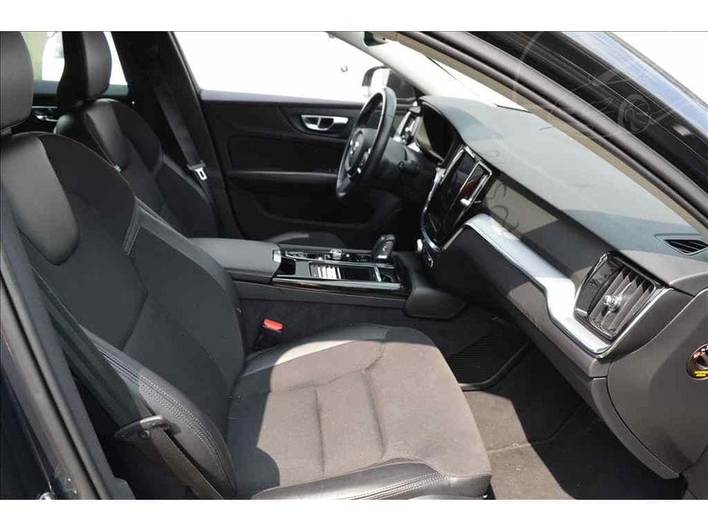 2020 Volvo V60 - 58