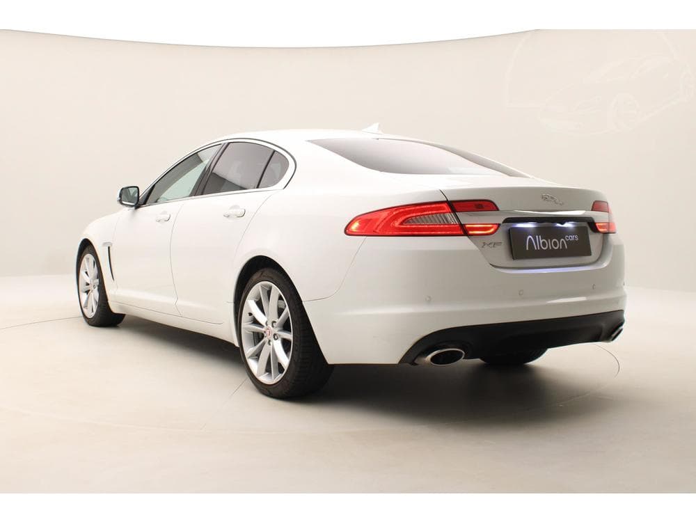 2014 Jaguar Xf - 10