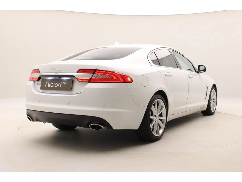 2014 Jaguar Xf - 12