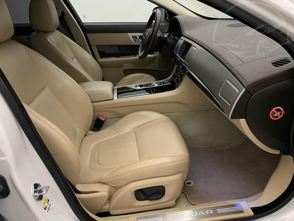 2014 Jaguar Xf - 20