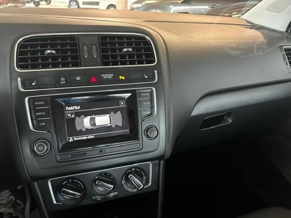 2016 Volkswagen POLO - 16