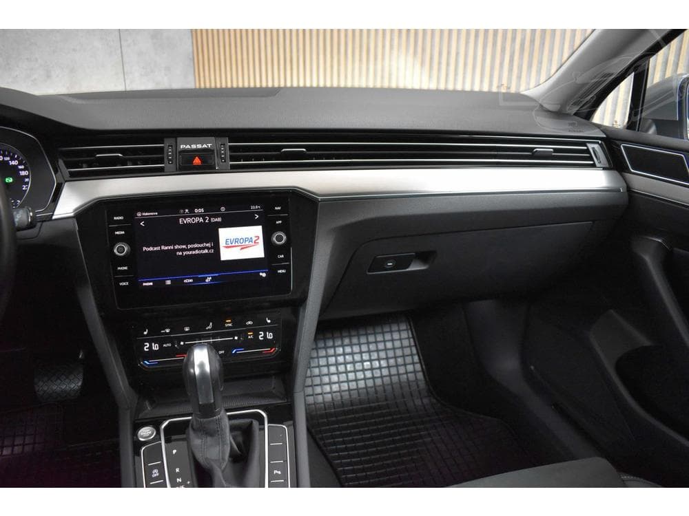 2022 Volkswagen PASSAT - 9