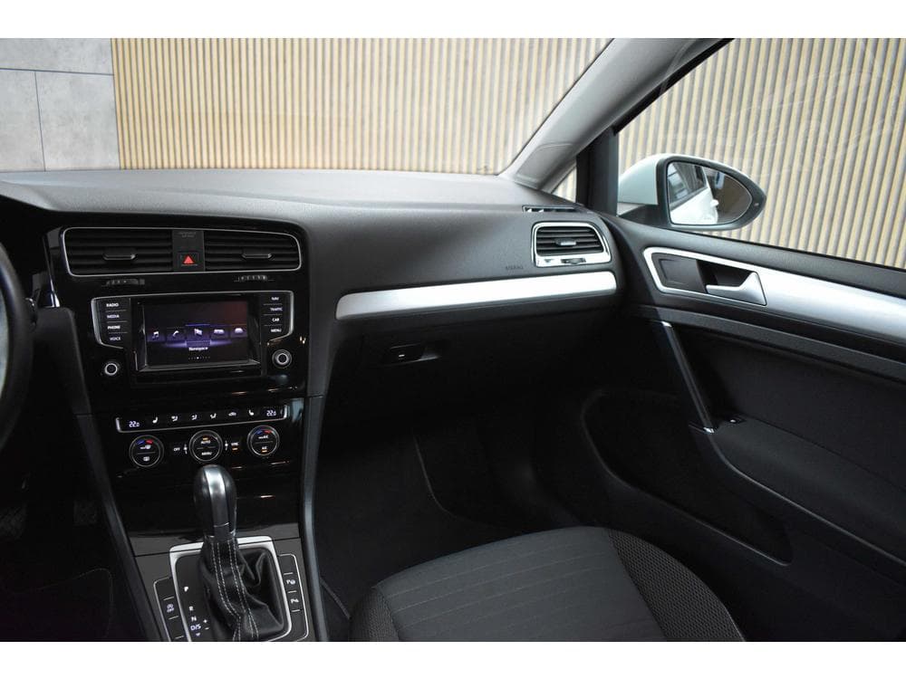 2015 Volkswagen Golf - 9