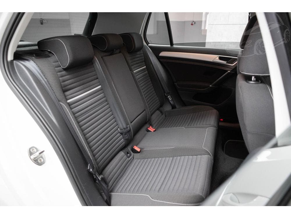 2015 Volkswagen Golf - 11