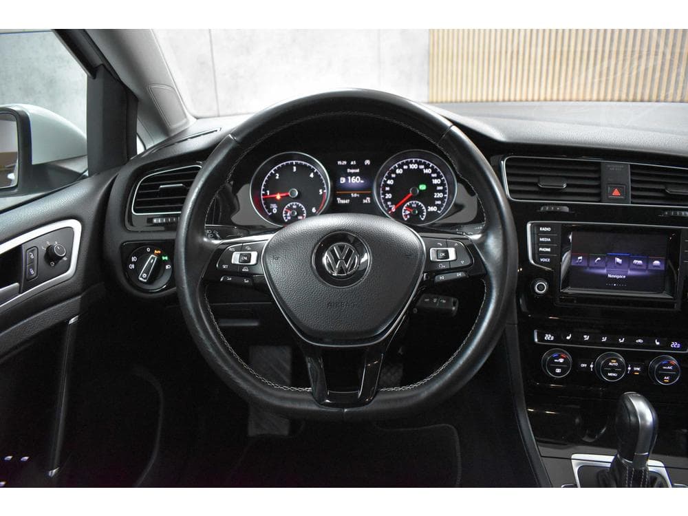 2015 Volkswagen Golf - 16