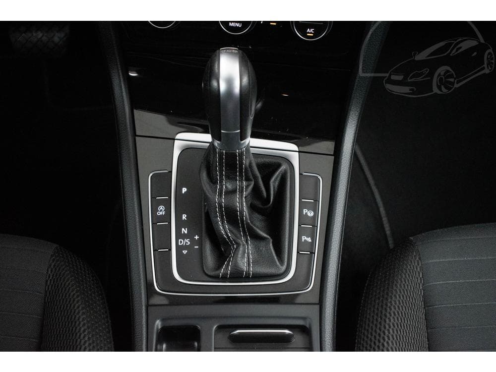 2015 Volkswagen Golf - 20