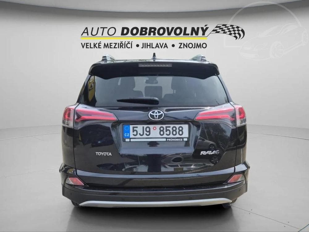 2017 Toyota RAV4 - 16