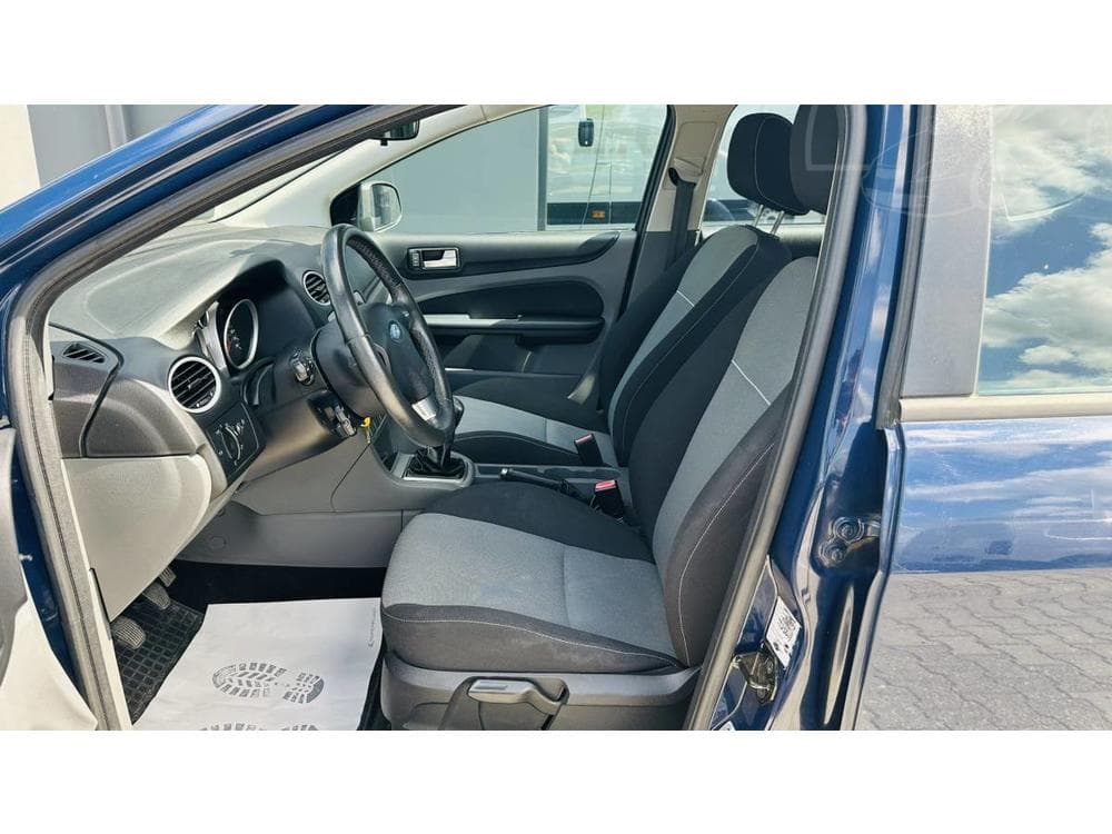 2010 Ford FOCUS - 7