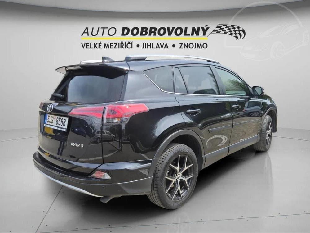 2017 Toyota RAV4 - 19