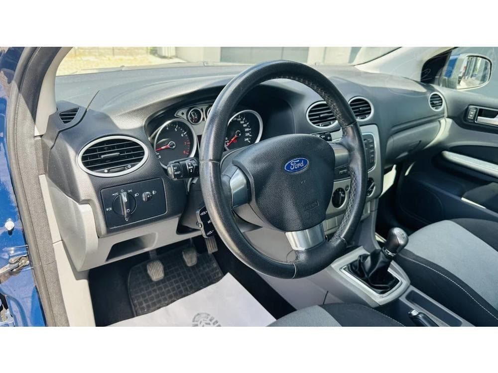 2010 Ford FOCUS - 8