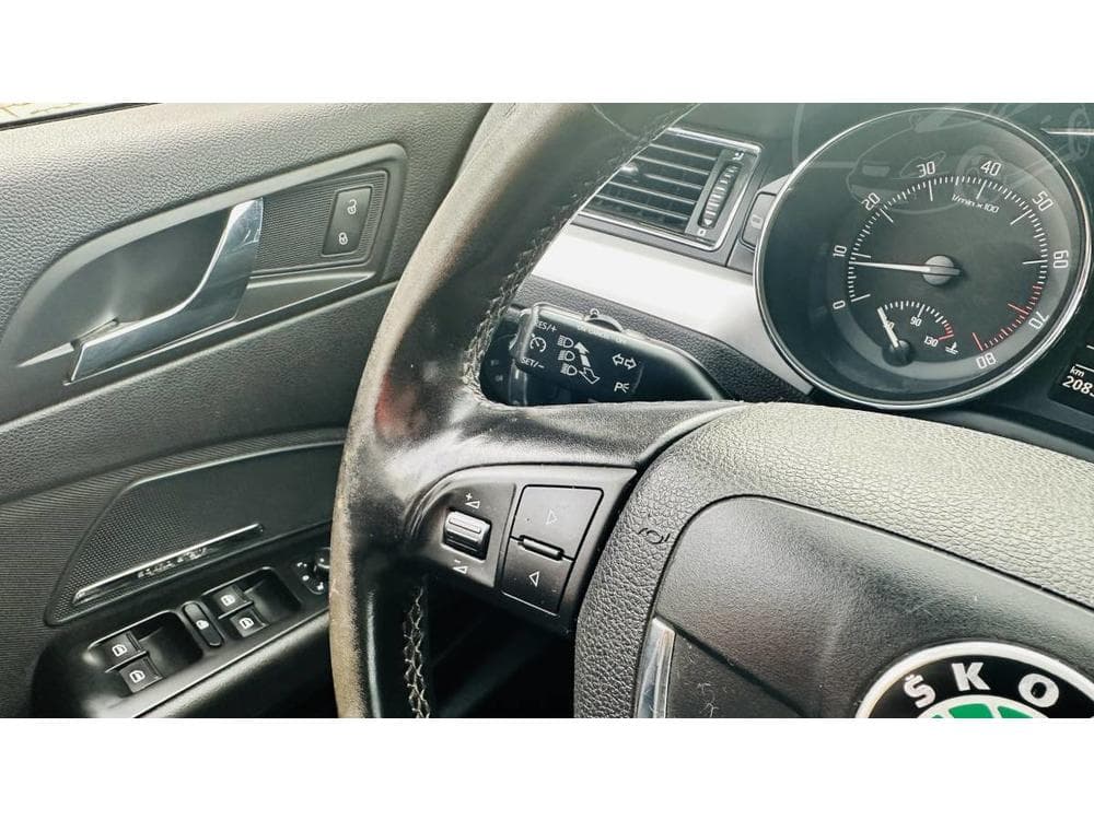 2010 Škoda SUPERB - 12