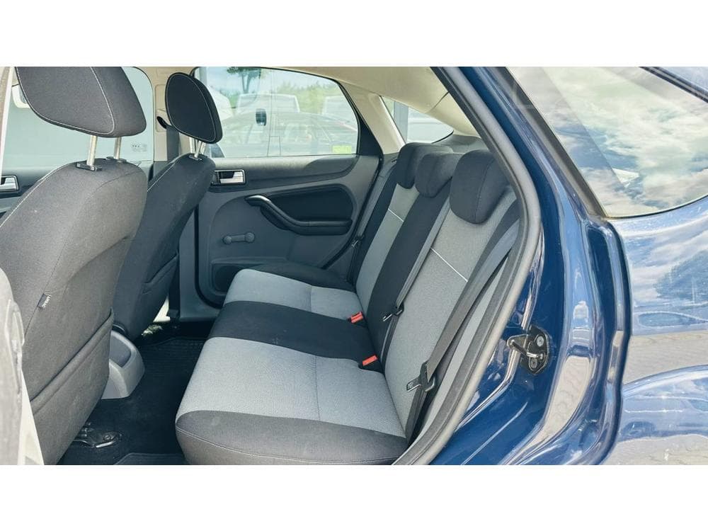 2010 Ford FOCUS - 18