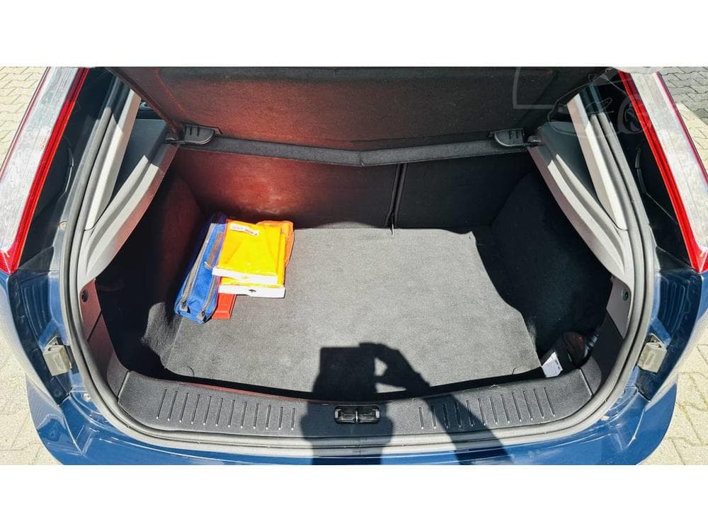 2010 Ford FOCUS - 19