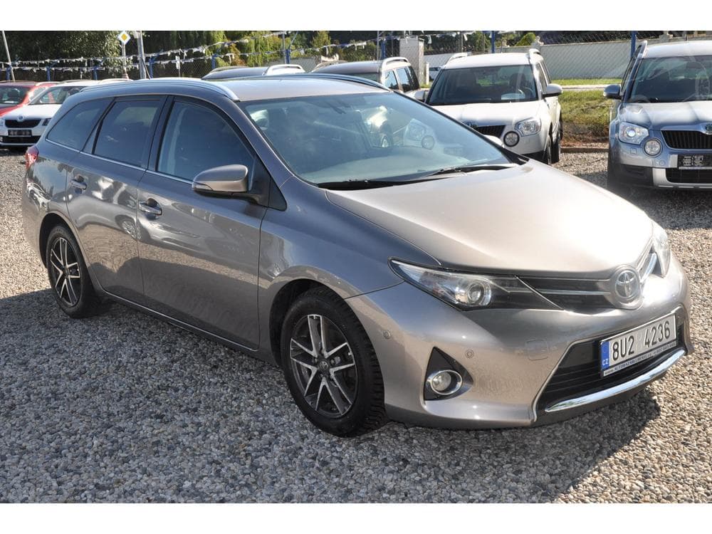 2015 Toyota Auris - 2