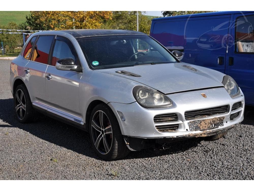 2004 Porsche CAYENNE - 2