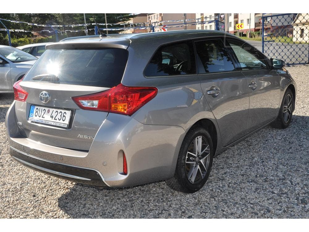 2015 Toyota Auris - 3