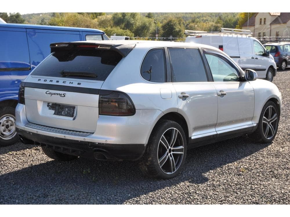 2004 Porsche CAYENNE - 3