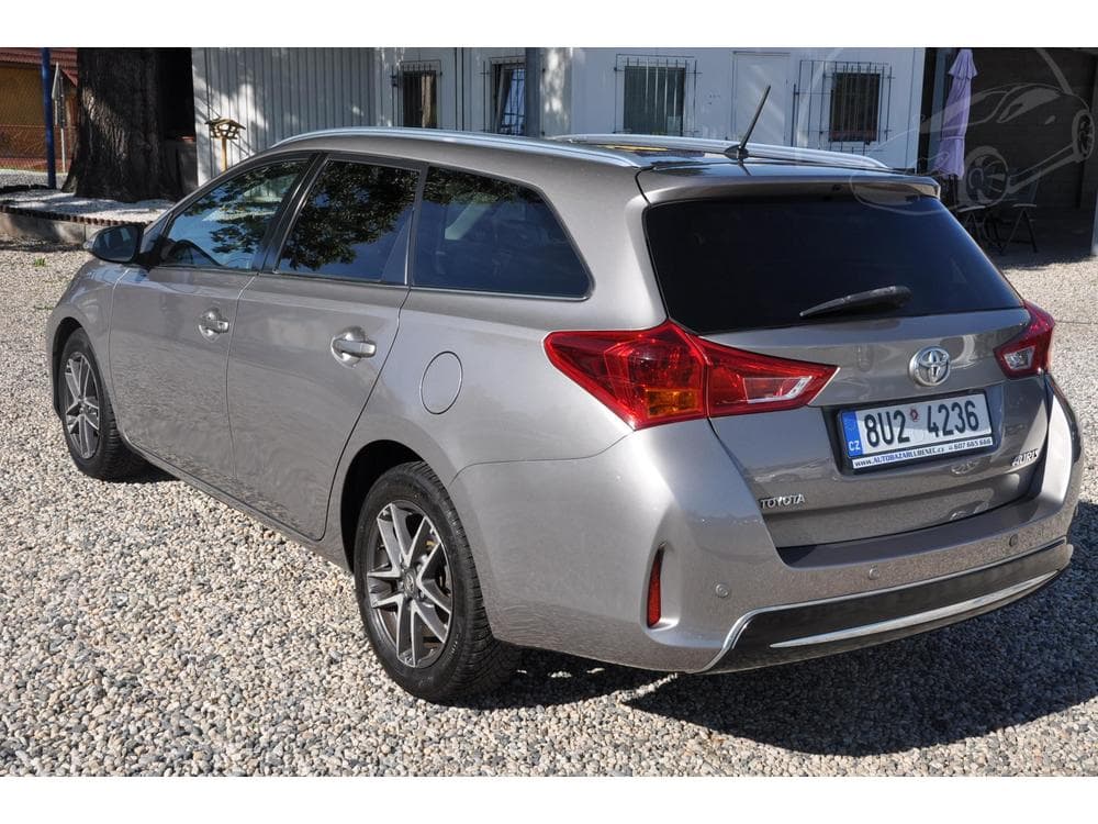 2015 Toyota Auris - 4