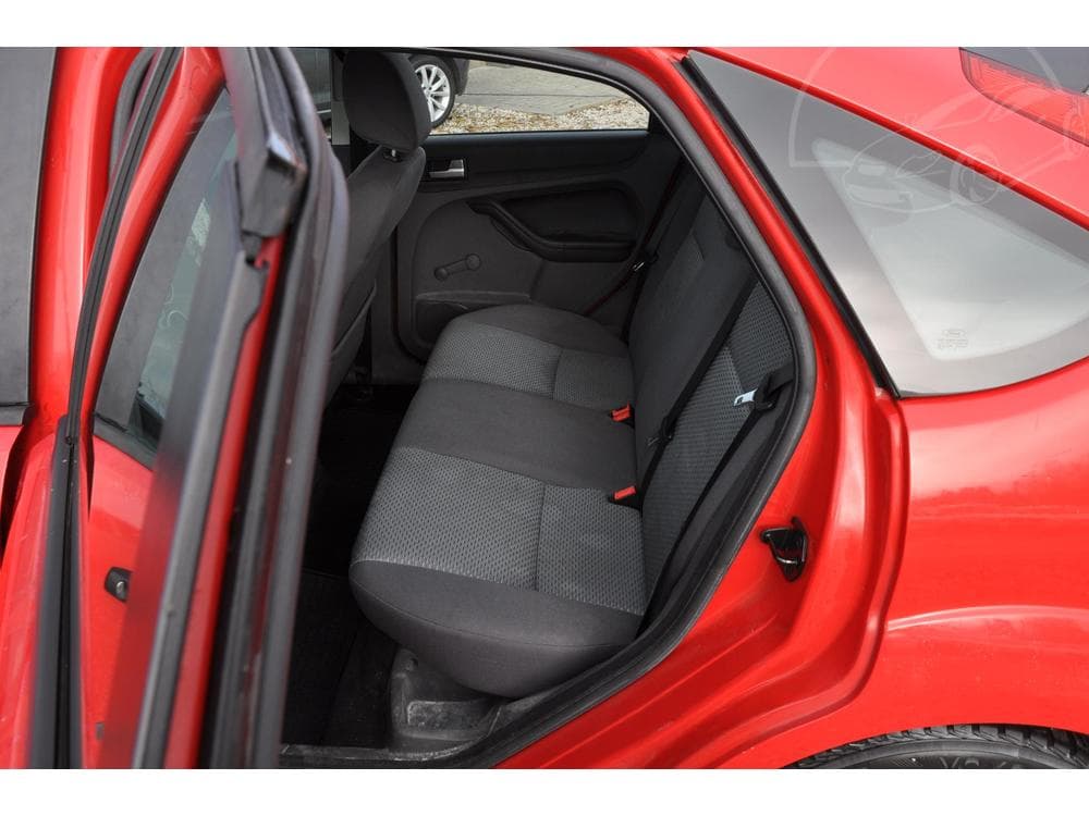 2005 Ford FOCUS - 8