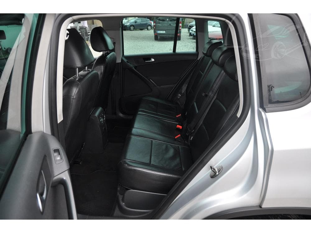 2011 Volkswagen TIGUAN - 8