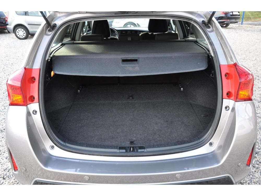 2015 Toyota Auris - 8