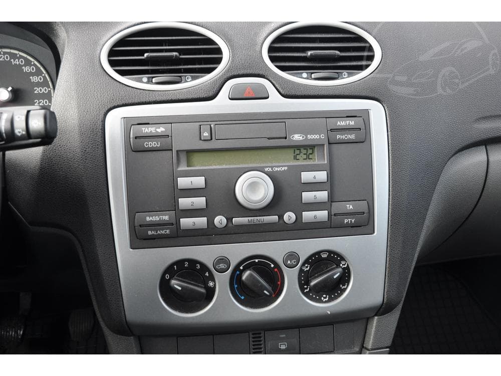 2005 Ford FOCUS - 11