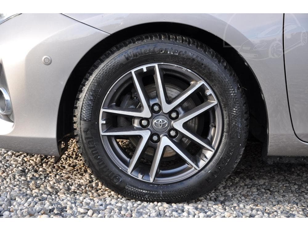 2015 Toyota Auris - 11