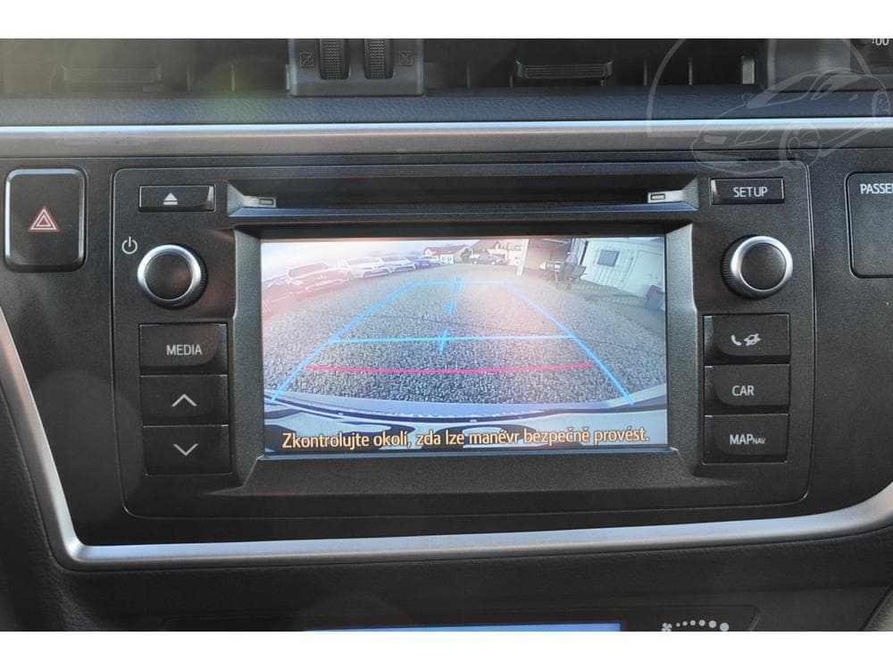 2015 Toyota Auris - 14