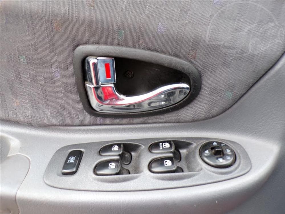 2005 Hyundai ACCENT - 28
