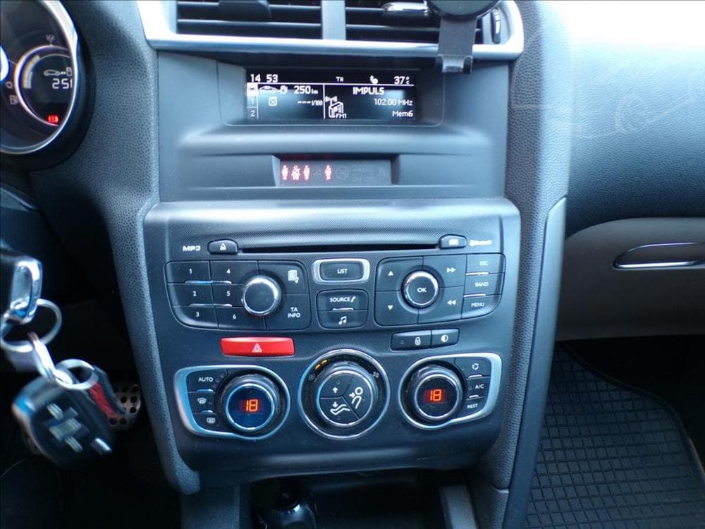 2013 Citroen DS4 - 8