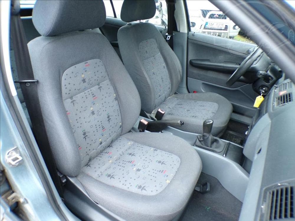 2002 Škoda FABIA - 16