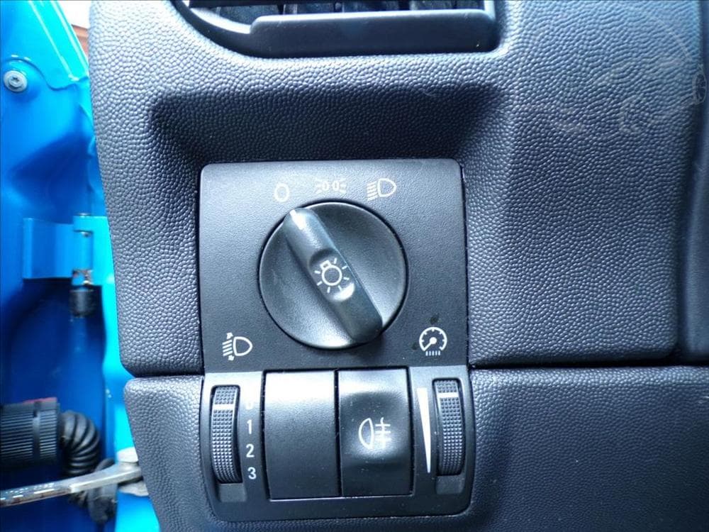 2002 Opel CORSA - 11