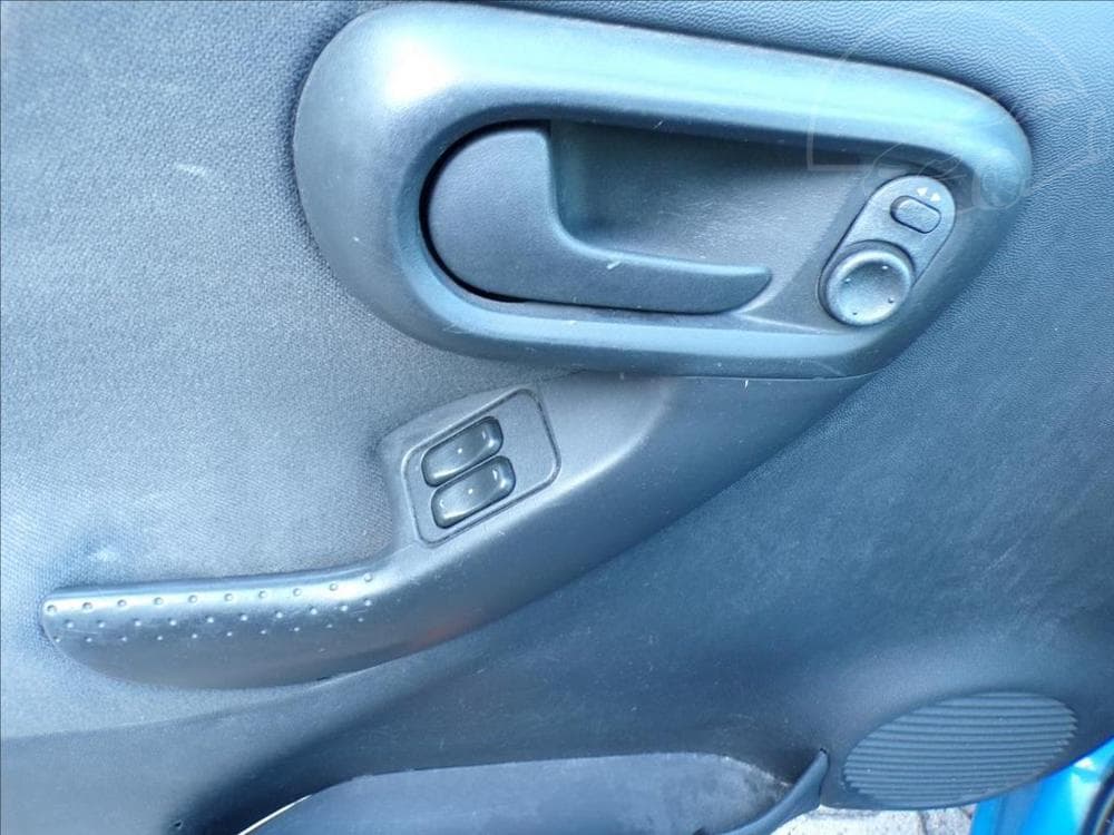 2002 Opel CORSA - 16
