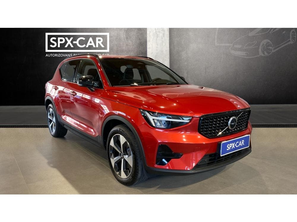 Volvo XC40 PLUS DARK, B4 FWD, 145+10 kW /