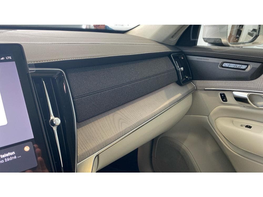 2025 Volvo XC90 - 28