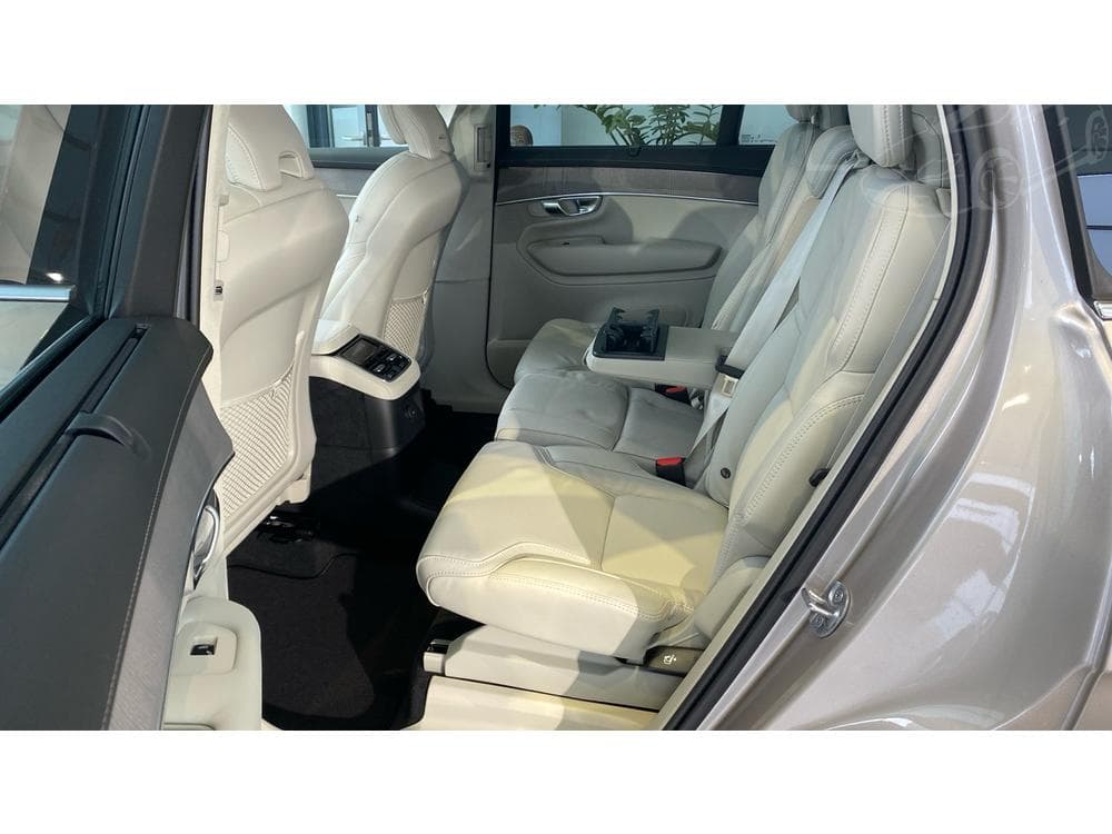 2025 Volvo XC90 - 31