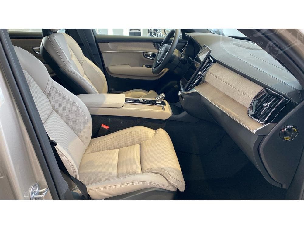 2025 Volvo XC90 - 40