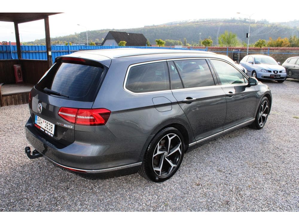 2017 Volkswagen Passat - 7