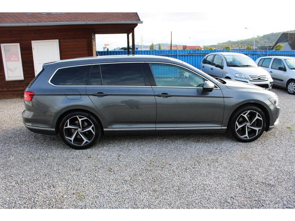 2017 Volkswagen Passat - 8