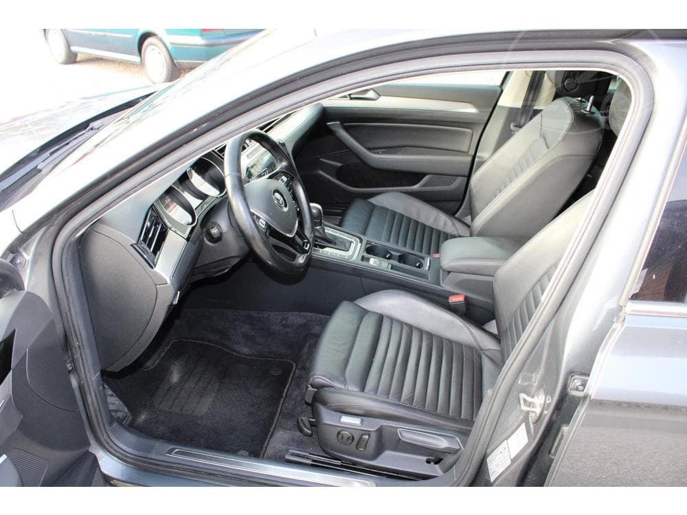 2017 Volkswagen Passat - 9