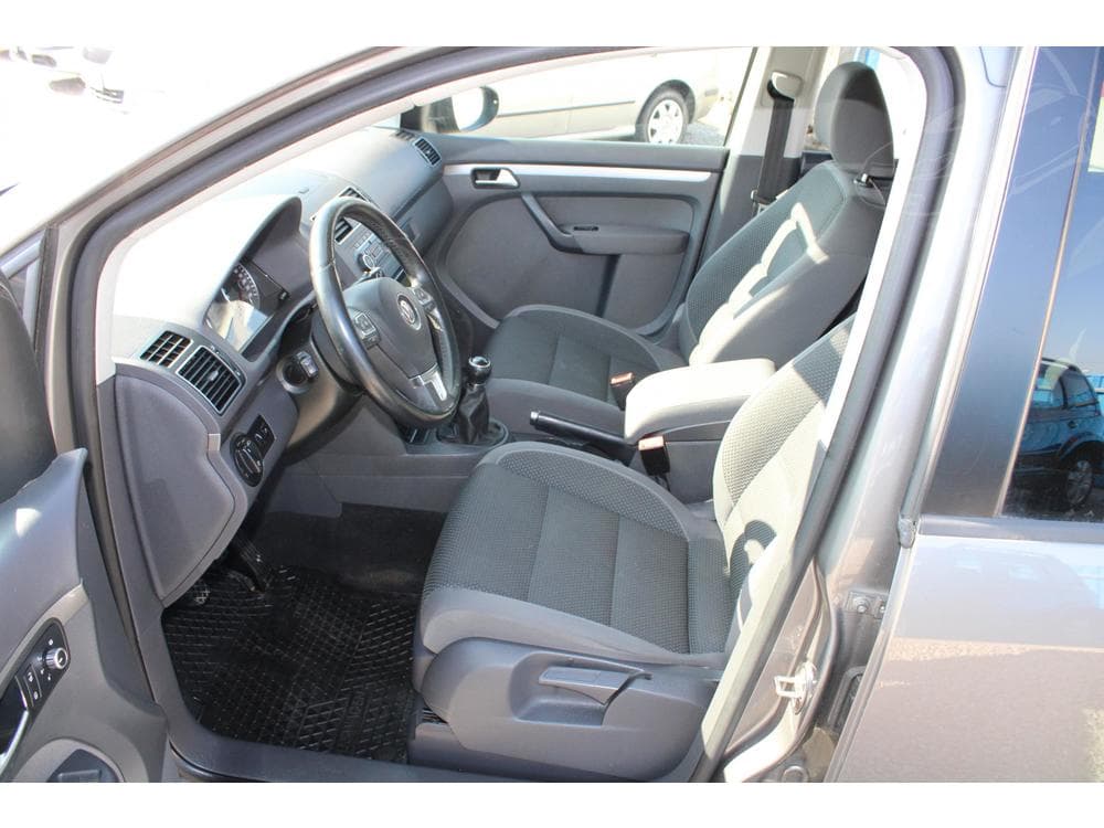 2011 Volkswagen Touran - 9