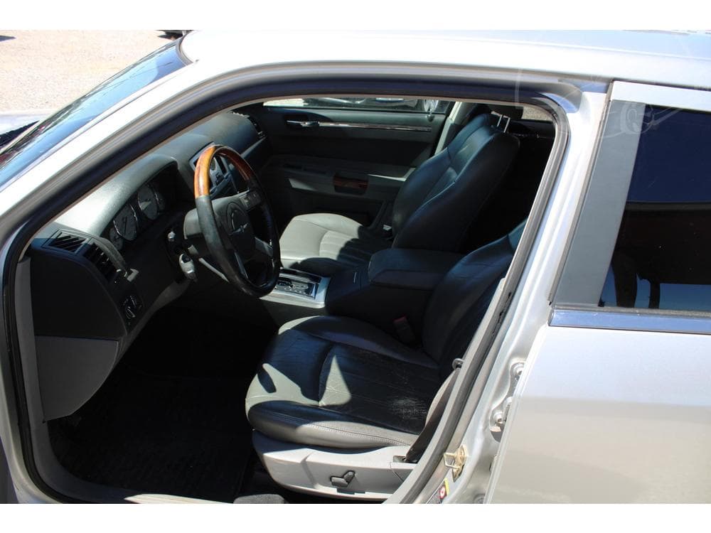 2005 Chrysler 300C - 9