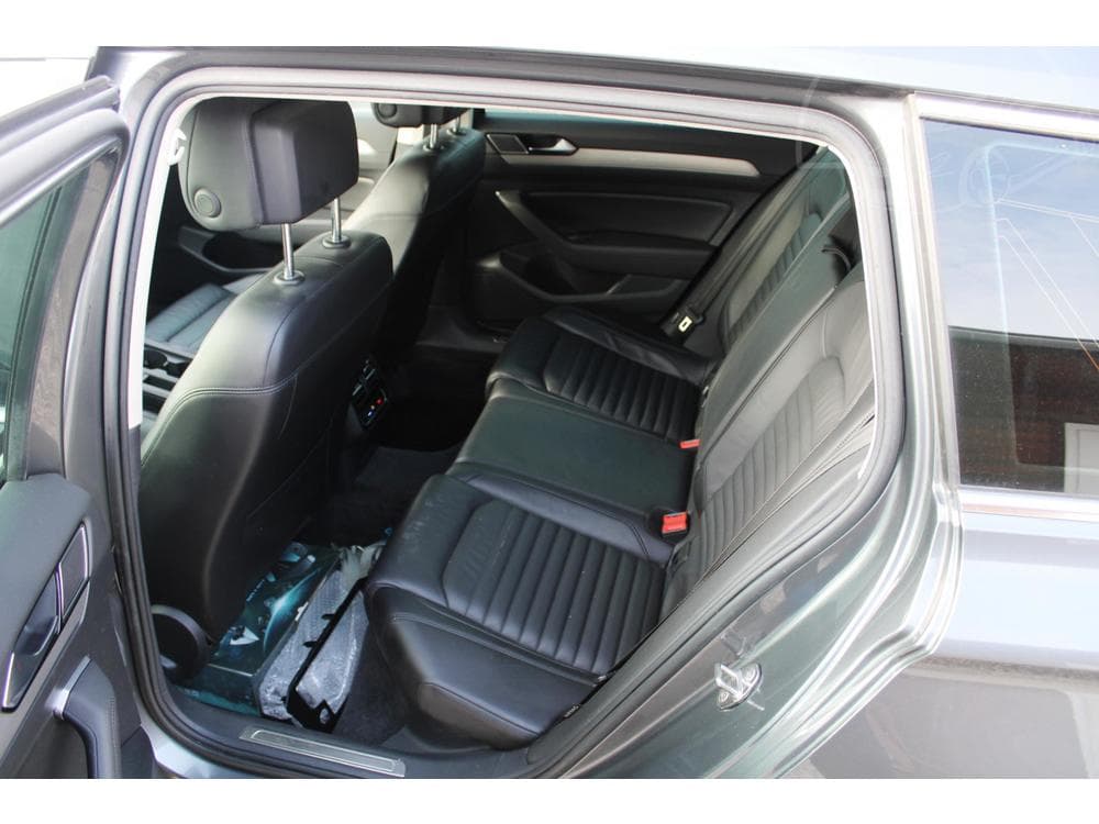 2017 Volkswagen Passat - 10