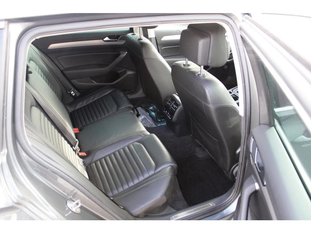 2017 Volkswagen Passat - 12