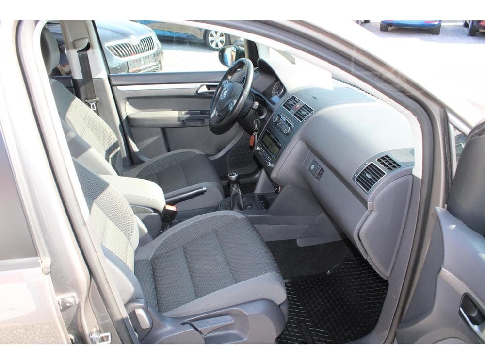 2011 Volkswagen Touran - 13